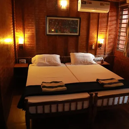 Sajeev Home Stay Cherai Beach Exterior photo