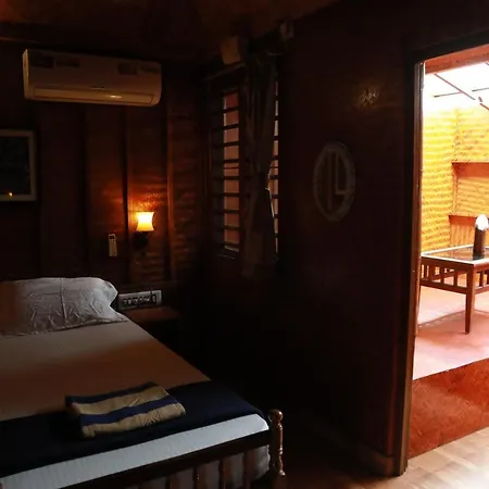 Sajeev Home Stay Cherai Beach Exterior photo